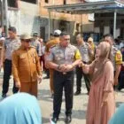 Kapolres Tanah Bumbu Terjun Langsung Sambangi Korban Kebakaran di Simpang Empat