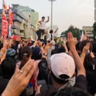 Mengapa Tiga Jari dan Lagu Kematian Menjadi Simbol Kemarahan?